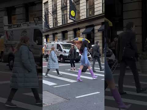 Walking Down the Street People’s reactions #nyc #walkingdownthestreet #peoplesreactions #reactions