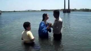 preview picture of video 'Batismo nas águas de Sérgio e Graicy IASD de Paulo Afonso - BA'