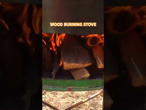 Frying Chicharrons #food #chicharon #chicharrones #chicharrón #torresmo #pork