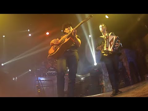 Buyuchek - Hold The Line (LIVE)