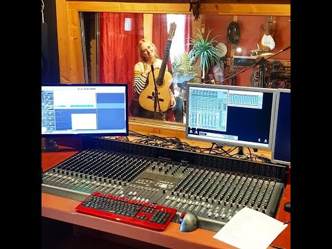 Giuseppe Di Girolamo - Embrace - Julia Trintschuk , Guitar