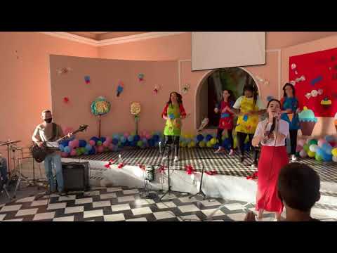 A Cristo daí louvor.