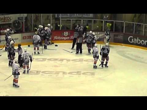 DEL2: 01.12.2013 - Fight zwischen Starbull`s Tyler Mc Neely und Bietigheims Markus Gleich