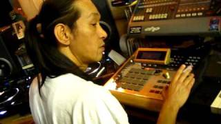 Ekskwizet Beatz and DJ Yutaka (2PAC's OFFICIAL DJ) making a beat in Shibuya Japan