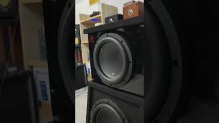 Sealed box subwoofer, pure bass different from ported