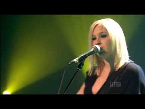 Catherine Britt - What I Did Last Night (Live on Kerri-Anne Show May 2008)