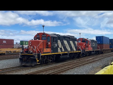 GP9 Duo Leads 521 Through Rockingham Yard.