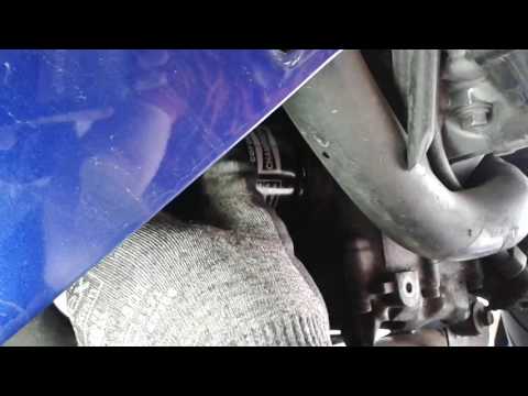 Motorradinspektion selbst durchführen: Ölfilter abnehmen