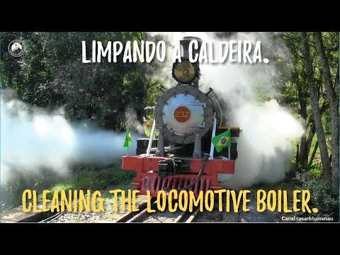 🇧🇷 Limpando a caldeira da locomotiva / Cleaning the locomotive boiler - Apiúna/SC - 2023 - (Brasil)