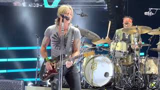 Keith Urban “Days Go By” Live at PNC Bank Arrs Center