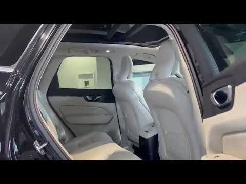Volvo XC60 RECHARGE T6 INSCRIPTION  AWD // SUNROOF - Image 2