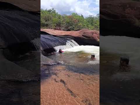 Piscininha conhecida como "liquidificador" no complexo de cachoeiras do Cervo em Paraúna Goiás.