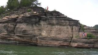 preview picture of video 'Sean cliff jumping  at Lake Cumberland'