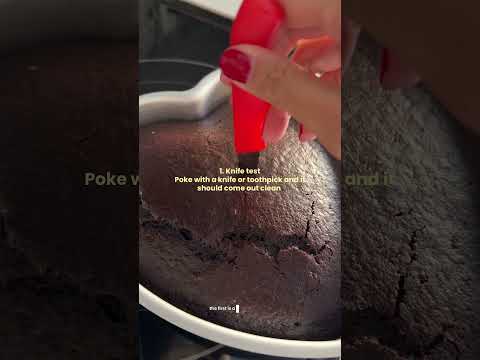 2 ways to check if your cakes are baked from a pro baker |  EASY baking and cake tips for beginners!