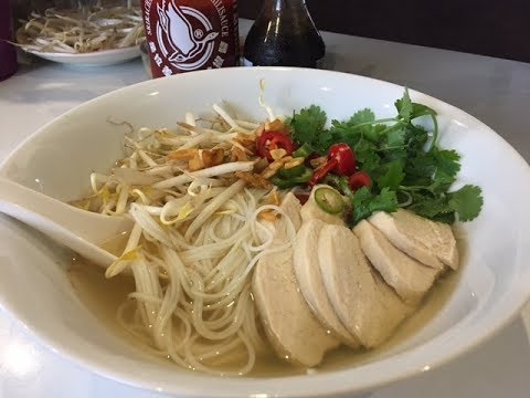 Łatwy przepis na tajską zupę z kurczaka.