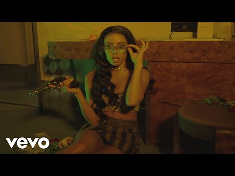 Moon'a - Troisième doigt (Clip officiel)