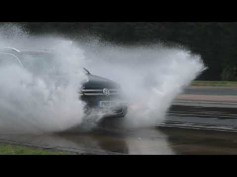 Tyre Glass Plate and Aquaplaning Photography High Speed  Slow-mo MIRA