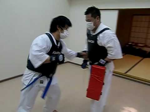 ミットトレーニング（パンチ＞ロー）