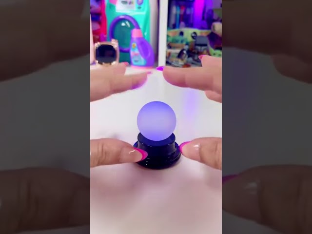 Vídeo relacionado con Boland 73050 - Bola de Cristal interactiva, tamaño 19 x 13 cm, Bola mágica con luz y Sonido, Incluye Pilas, decoración, Objeto Decorativo, Halloween, Carnaval, Fiesta temática