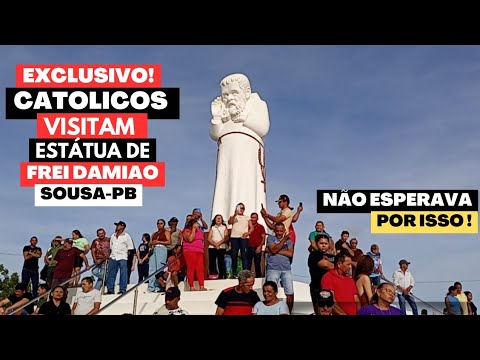 CATÓLICOS VISITAM ESTÁTUA DE FREI DAMIÃO, EM SOUSA, NA PARAÍBA.