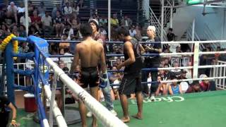 Download Lagu Thanongsuk (Tiger Muay Thai) defeats KongThailand @ Bangla Thai Boxing Stadium Thumbnail