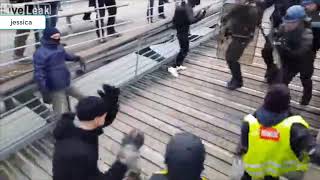 Yellow vest protestors - Tough guy boxer isn&#39;t afraid to fight a riot cop with bare hands