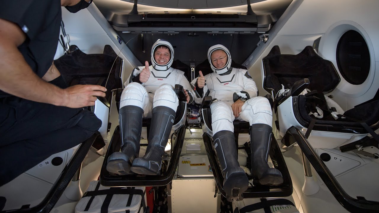 NASA Astronauts Return to Earth, Splashdown on SpaceX Dragon Endeavour - YouTube