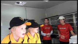 preview picture of video 'Jordyn & Jaymee-Lee Selling the Squarz @ Perth Heat Game'