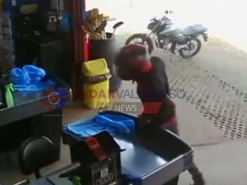 Caixa de supermercado reage a assalto para tentar recuperar bolsa em Rio Verde; vídeo