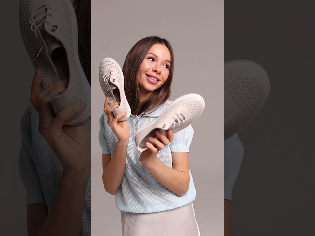 Чоботи жіночі шкіряні байка хутро 592641 Чорний Кеди жіночі шкіряні перфорація 594448 Бежеві