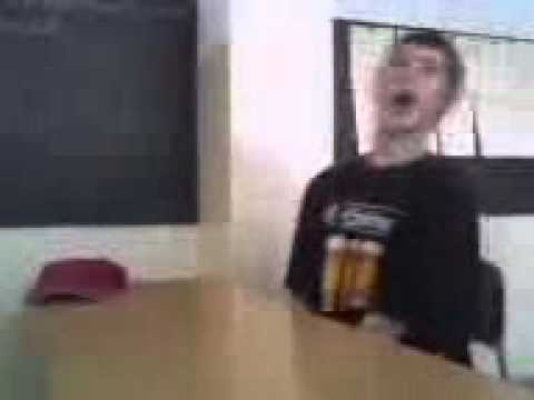 Czy on ma równo pod sufitem?