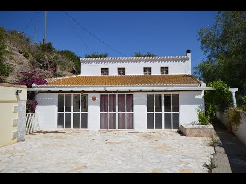 SOLD! - Cortijo Kiwi AH9195 - Large detached country house with a garage, land and great views!
