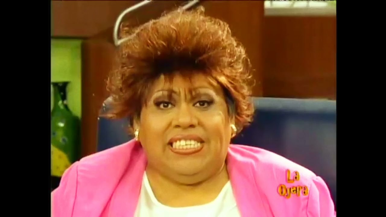 Tencha La nueva secretaria de la ojera 