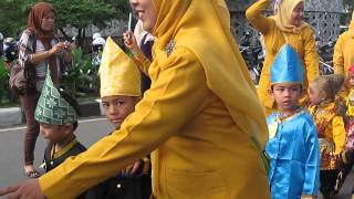 preview picture of video 'TK Anak Soleh Banda Aceh Rayyan dkk.. Karnaval 1 Muharram 1434 H'