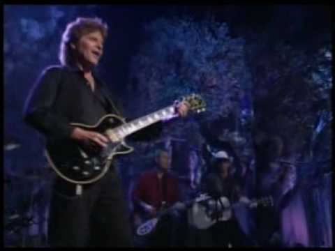 John fogerty - Bad Moon Rising  live!