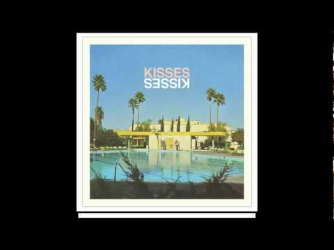 Women Of The Club - Kisses