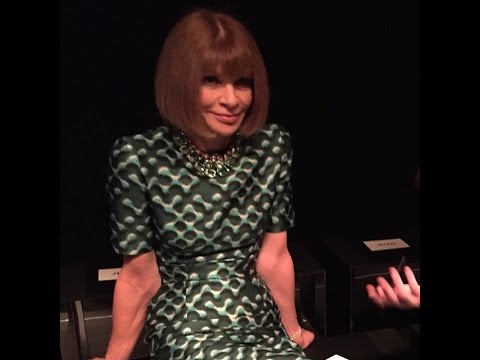 Anna Wintour running away after VERA WANG S/S 2016 show.
