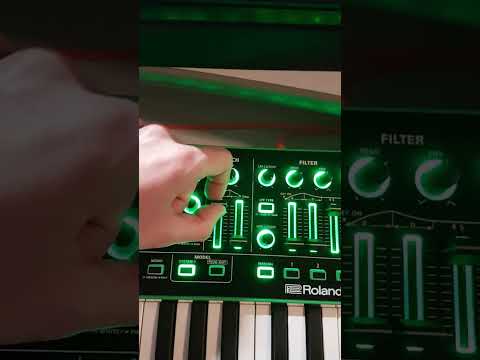 Roland Aira Tb3 - TECHNO Pitch Fx (feat. System1)