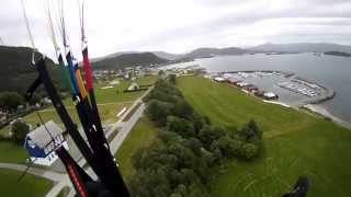 preview picture of video 'Paragliding Ulsteinvik - Nibben, Skeide, med trehang på Ulstein - Stratus Paraglidingklubb'