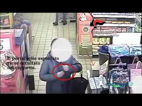 Si fingono clienti per rubare portafogli in un supermercato a Padula. Arrestate due donne