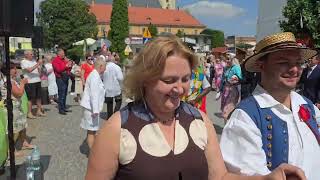 Polonez na strzegomskim Rynku, kończący 33. Międzynarodowy Festiwal Folkloru!