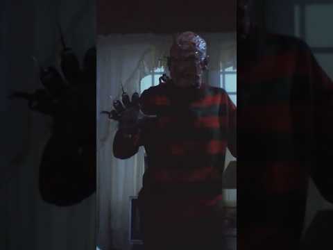 Nancy fights Freddy Krueger