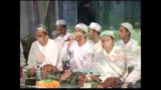 preview picture of video 'Halla Robi' Majlis Maulid Al Habsyi - majlis Dzikir Darul Ikrom Kedanyang Gresik 2013'