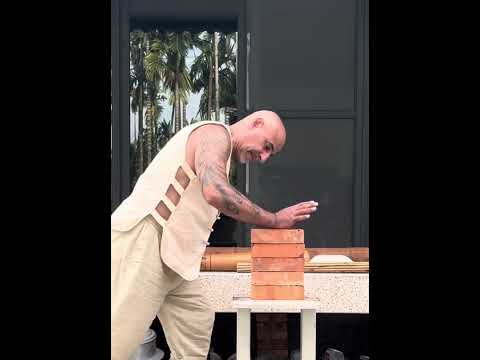 Iron Palm break ! A pile of hard bricks and a worst display !