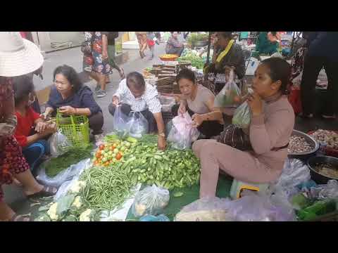 Natural life In Phnom Penh Market - Foods And Activities - Cambodian Lives