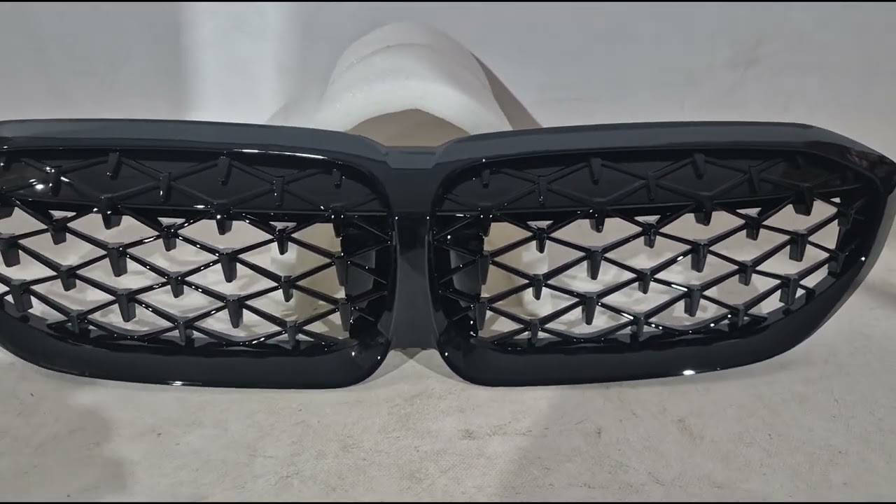 BMW serija 3 G20/G21 2018– Ledvične maske Diamond Black (2018-2022, črn rob) Video 2
