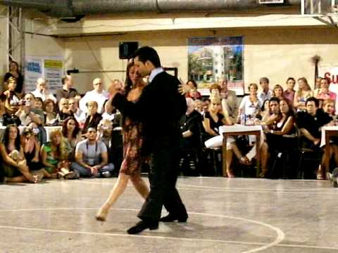  Stella Missé  and  Javier Rodriguez  are  dancing  to  the  tango  "  Para Dos  "