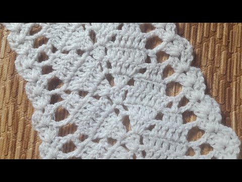 Model croșetat cu frunze.