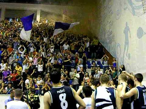 Baschetbalistii de la BCM Elba Timisoara si suporterii