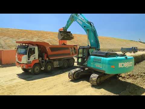 Kobelco SK350NLC loading Astra truck